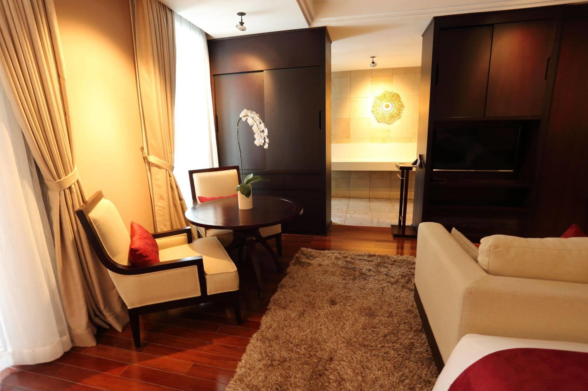 Arunreas Hotel Пном Пен Екстериор снимка