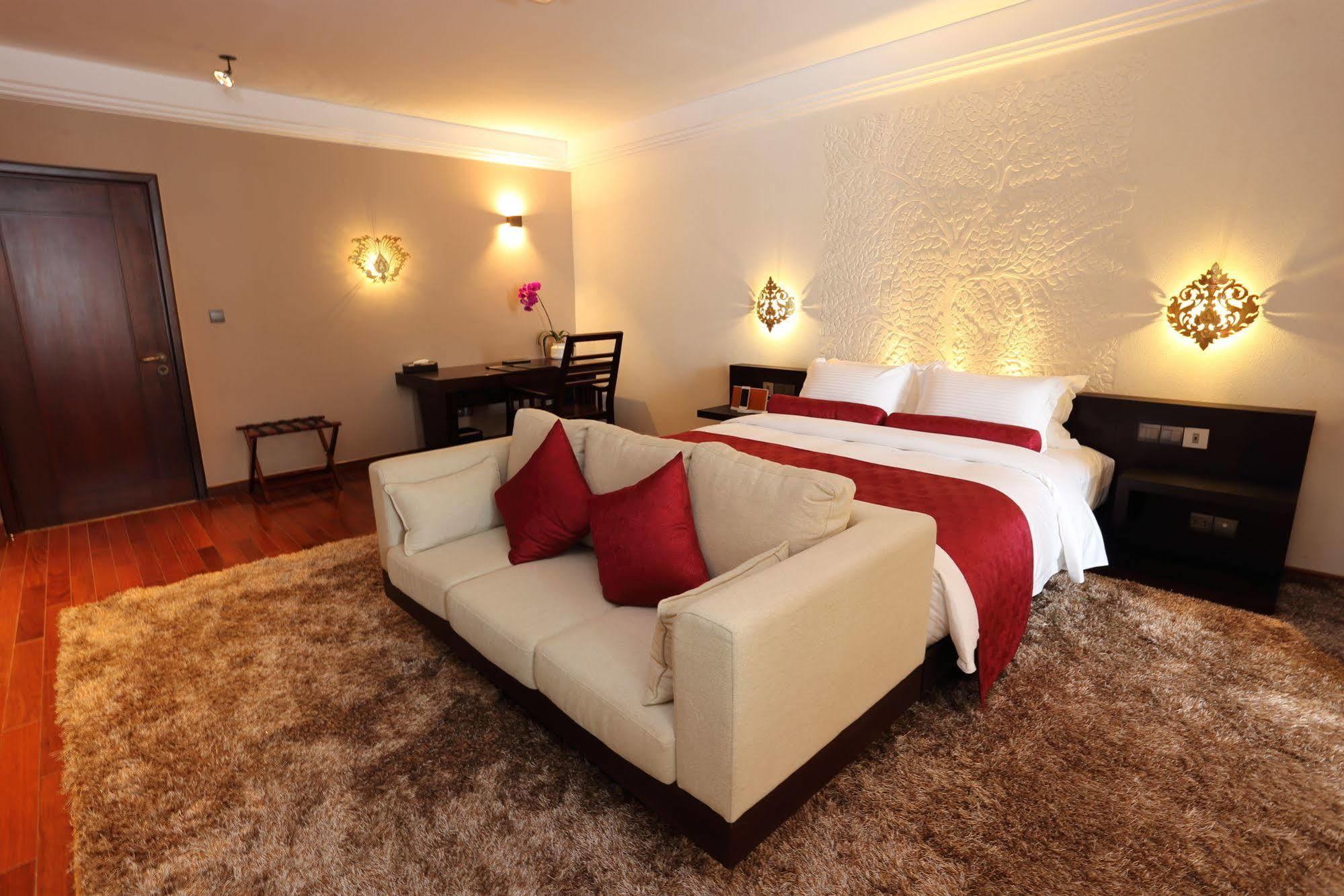 Arunreas Hotel Пном Пен Екстериор снимка